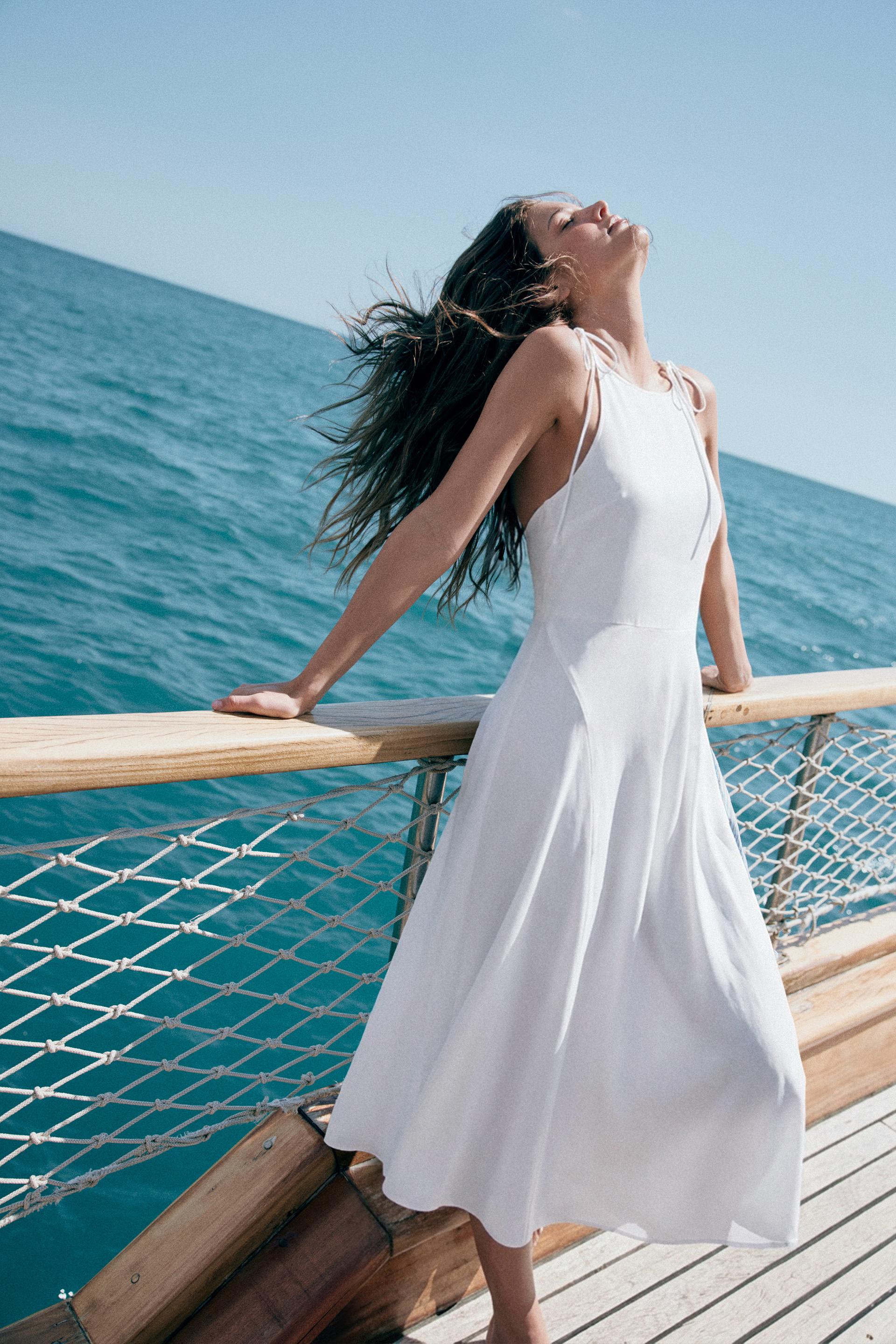 #F4F6FA, Blanc