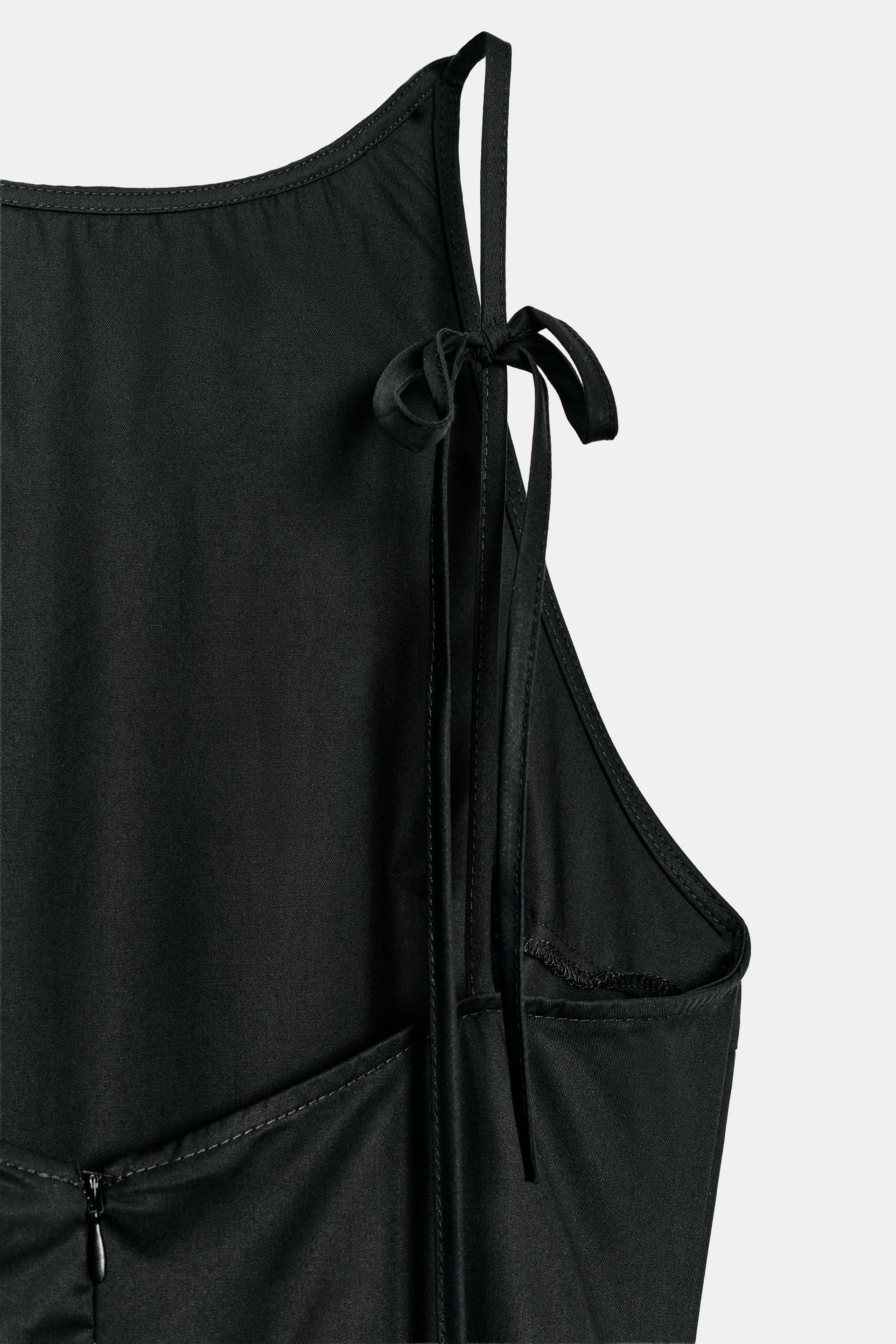 #121315, Noir